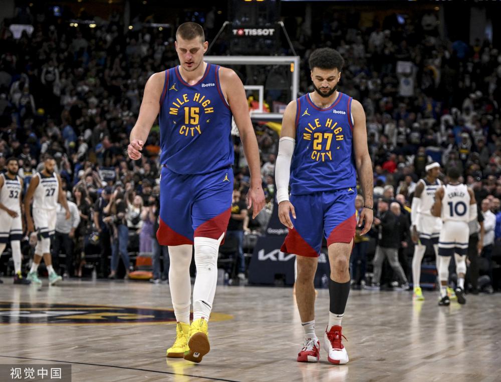 全队在防守 全队在防守