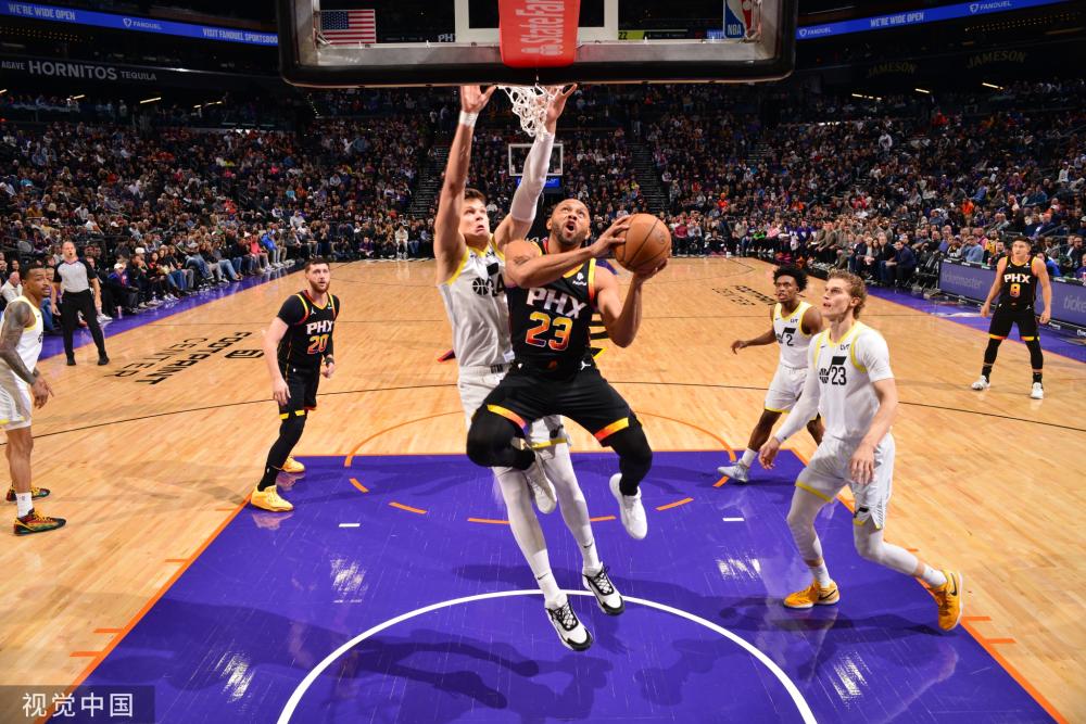 球员跪地流 球员跪地流